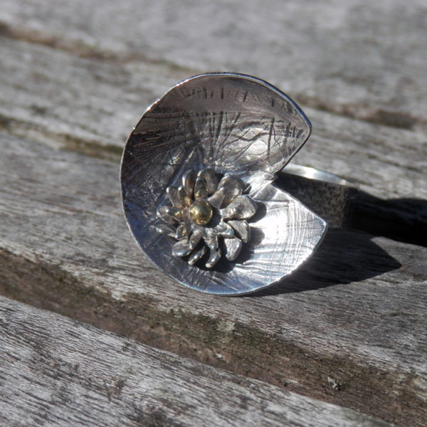 Bague Fleur de Lotus sur Nénuphar, Agent massif 925 texturé