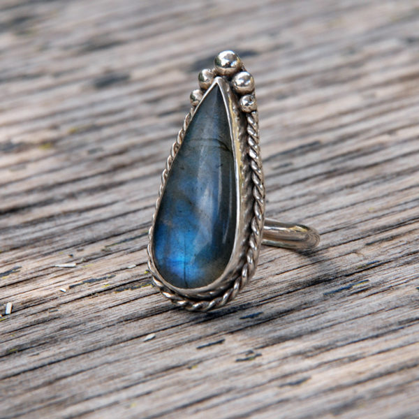 Bague forme amande Labradorite ajustable