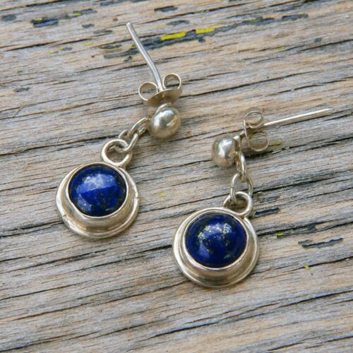 boucles_oreilles_forme_ronde_lapis_lazuli_bleu_marine_argent_massif_1.jpg boucles_oreilles_forme_ronde_lapis_lazuli_bleu_marine_argent_massif_1.jpg