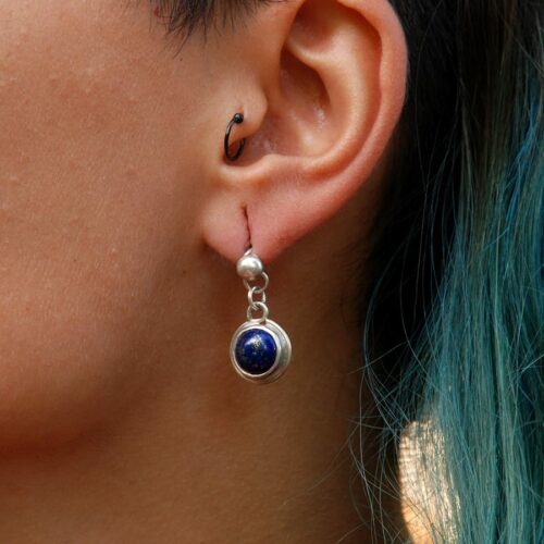 boucles_oreilles_forme_ronde_lapis_lazuli_bleu_marine_argent_massif_5.jpg boucles_oreilles_forme_ronde_lapis_lazuli_bleu_marine_argent_massif_5.jpg