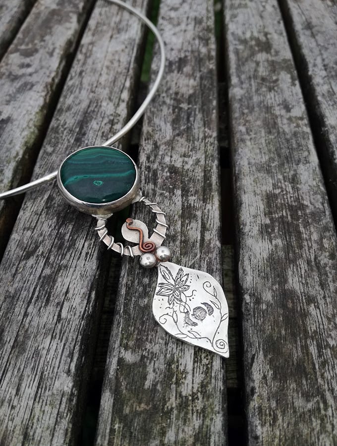 Pendentif Déesse Kaali Maa En Argent Plaqué Or 22 Carats (92.5% Argent Pur) | Saphir Créé, Design Dévotionnel | Cadeau Unique Homme Femme