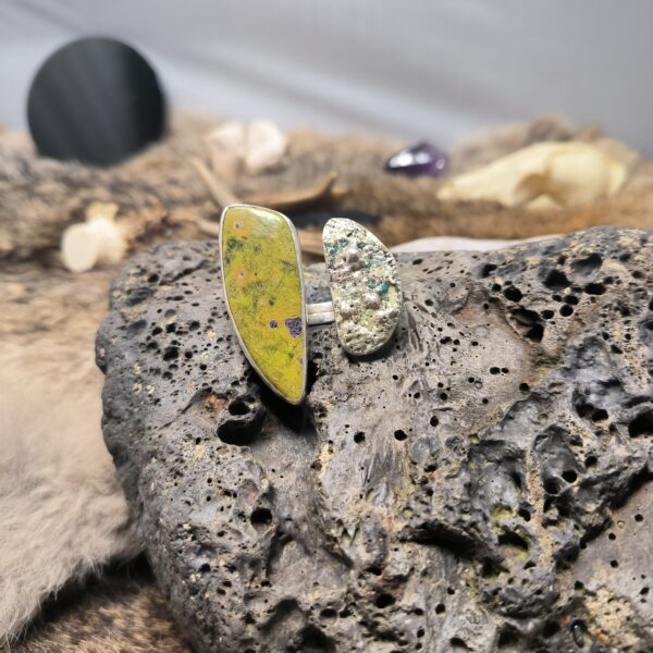 Grosse Bague Design d'Atlantisite en argent massif