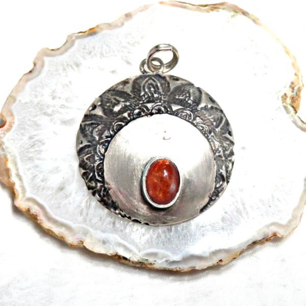 Pendentif Ethnique gravé pierre de soleil argent massif