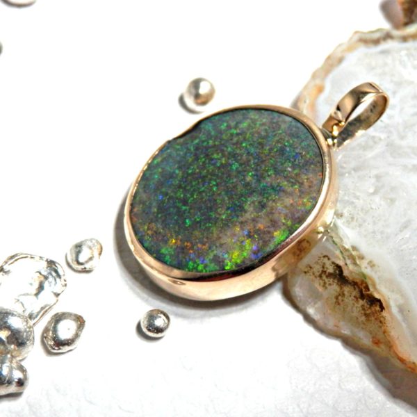 Commande personnalisée, pendentif opale verte sertie en or 18 carats