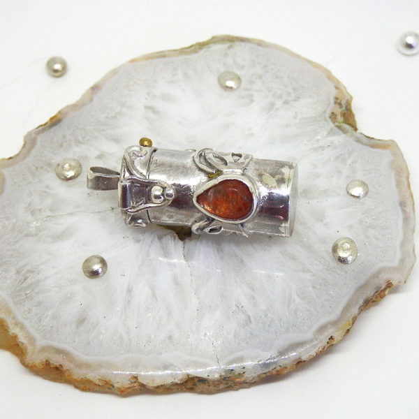 Boite pendentif argent massif et pierre de soleil