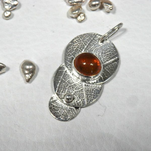 Pendentif empreintes et opale de Feu Argent