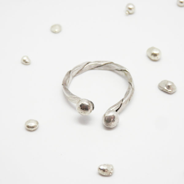 Bague boule torsadée