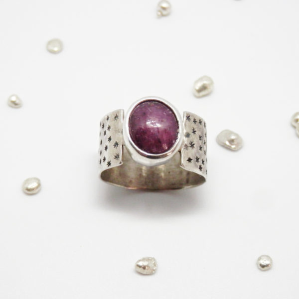 Bague Rubis étoilé à motifs T56