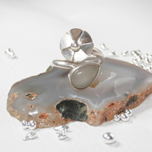 Bague fleur réglable Argent massif ,Pierre de lune
