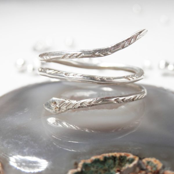 Bague ajustable serpent texturé argent