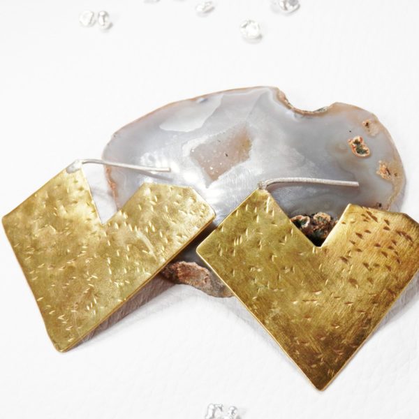 Boucles d'oreilles triangle laiton et tige en argent massif