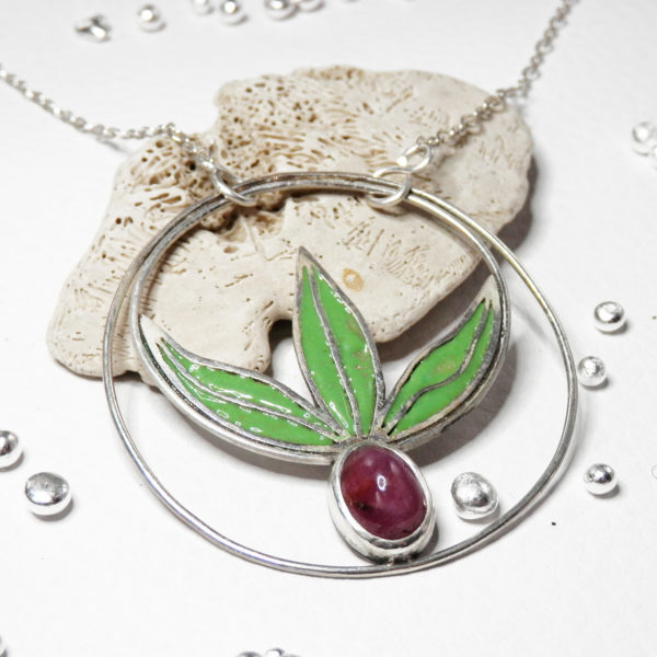 Collier végétal Emaux et Rubis en Argent massif