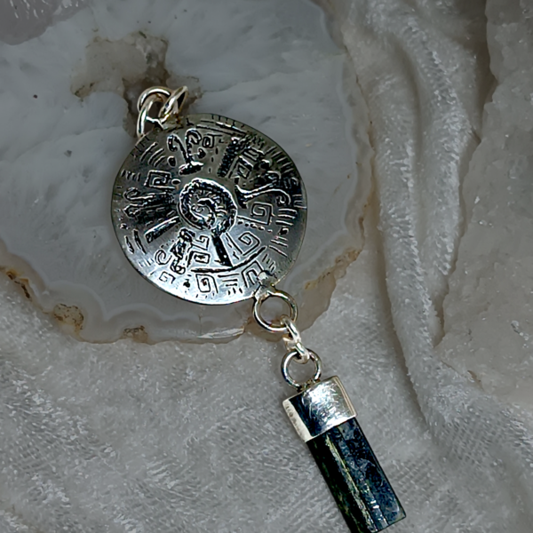 Pendentif Hunab Ku Maya argent et tourmaline verte